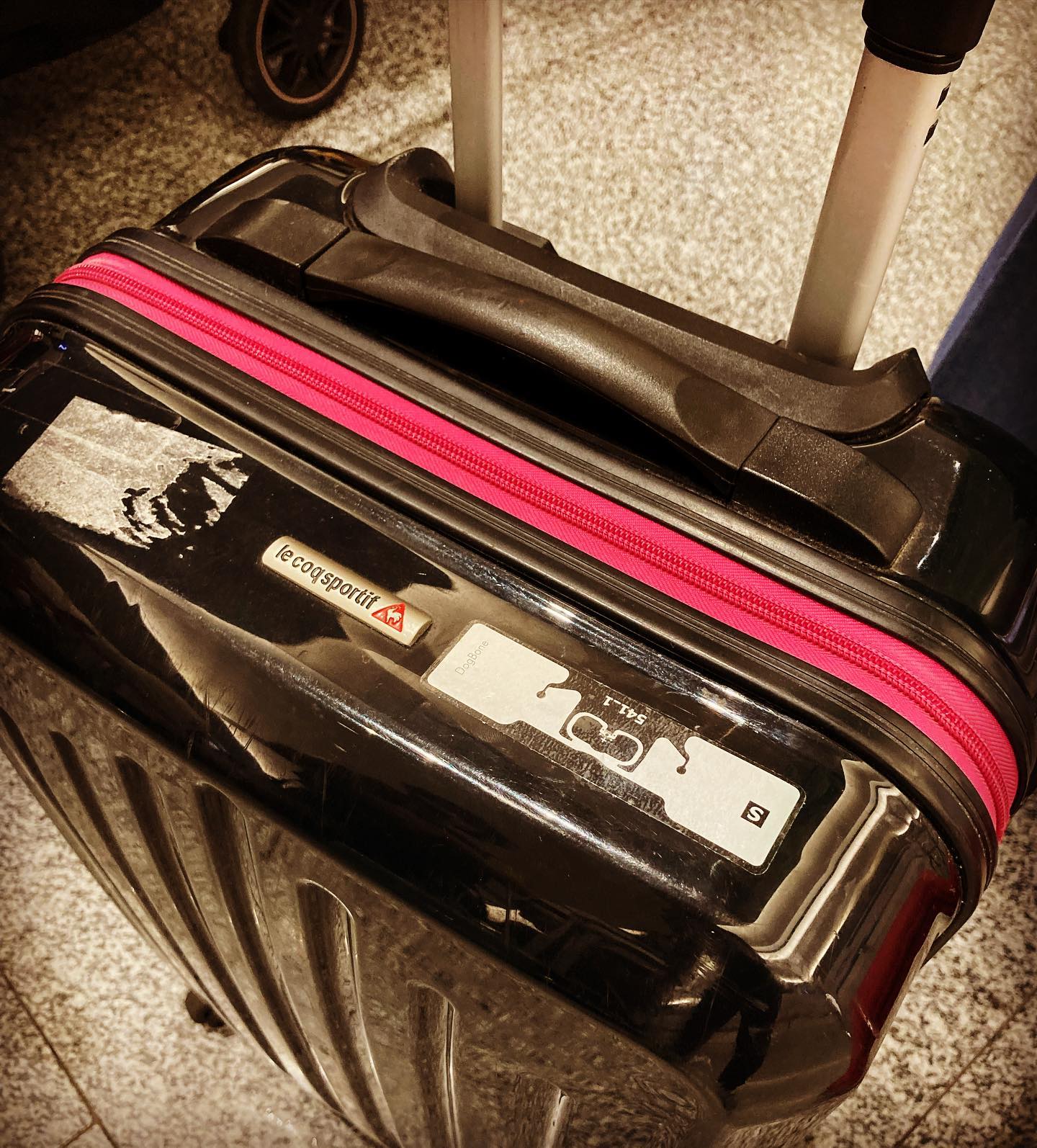 図１：スーツケースにICタグ