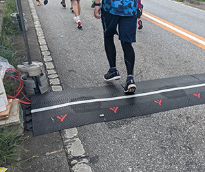 図２：路面に配置された読み取り機